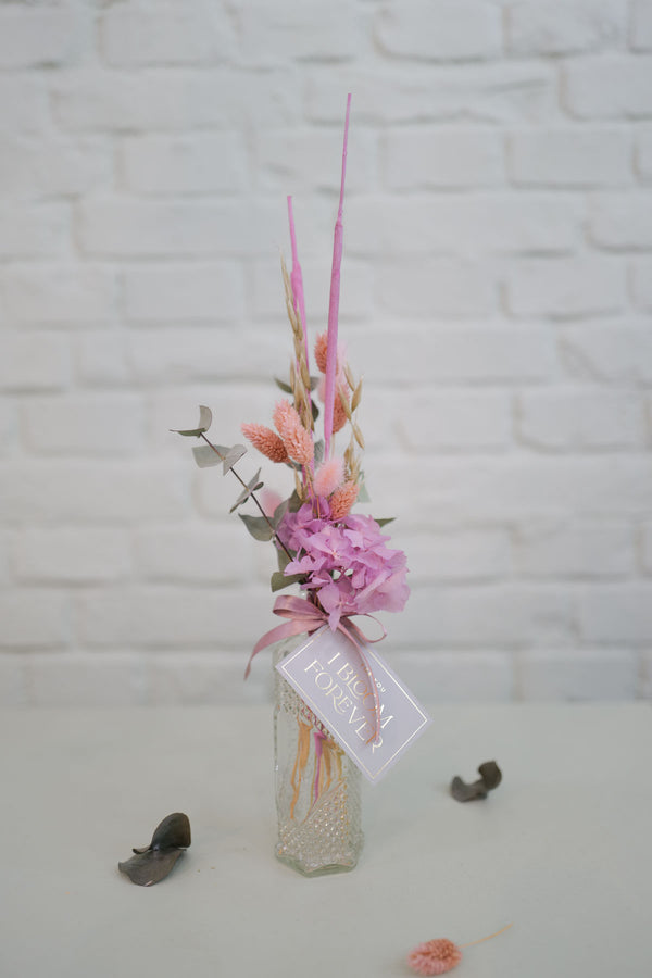 Everlasting Flowers in a Vase Uli