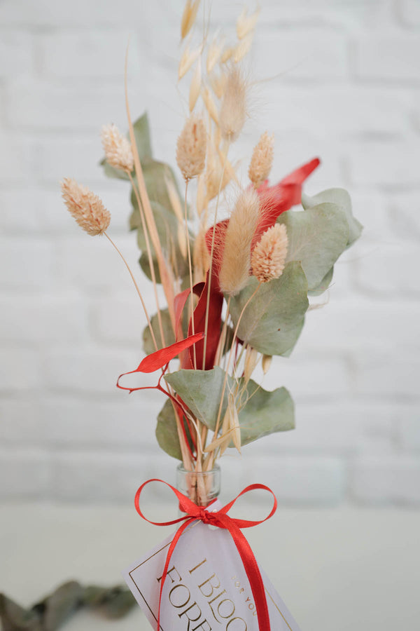 Everlasting Flowers in a Vase Mara