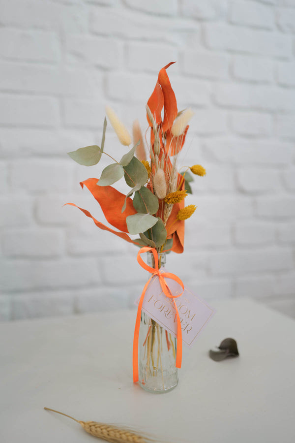 Everlasting Flowers in a Vase Daria