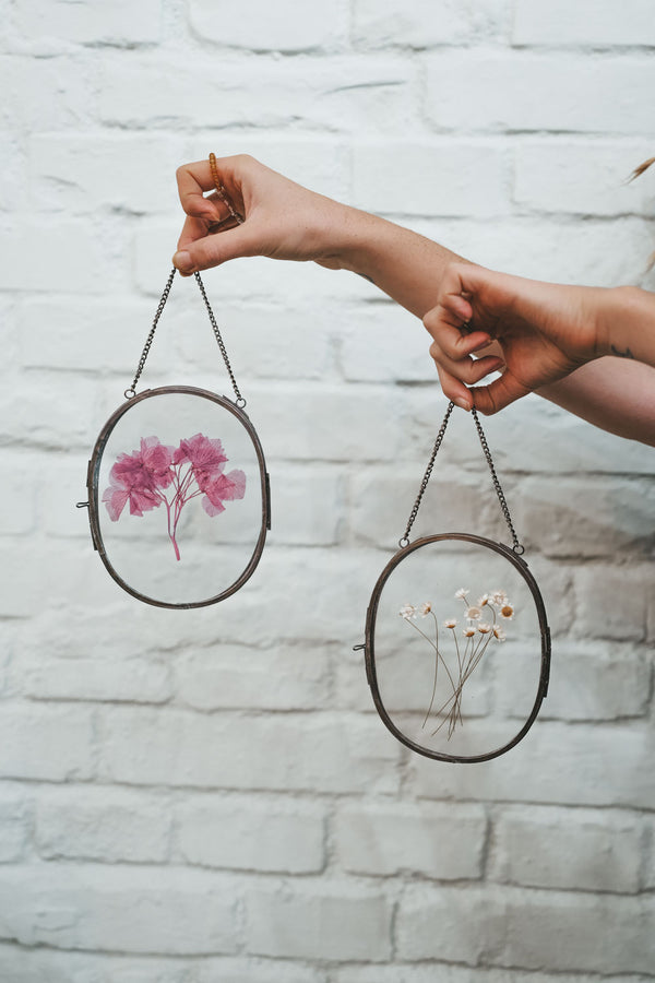 Blooming Oval Frame Gold