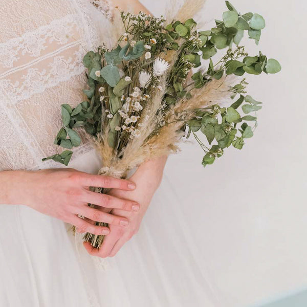 Amelia's Hand Wrapped Bouquet Tutorial – Amelia's Flowers